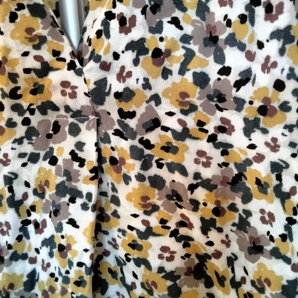 LOFT Women's Long Sleeve Blouse SMALL V-neck floral design - Picture 4 of 8
